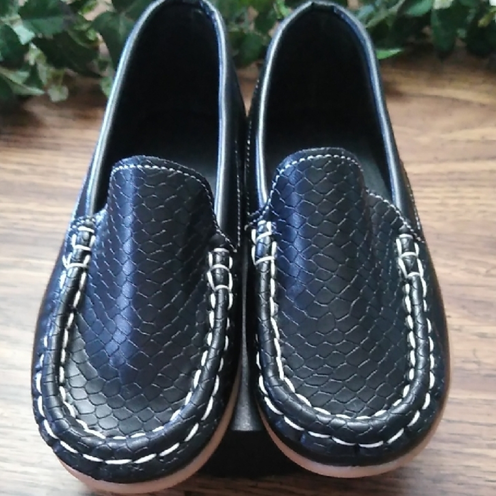 Black Loafer Slip-On Shoes with Contrast Stitching Kids Size 10 1/2